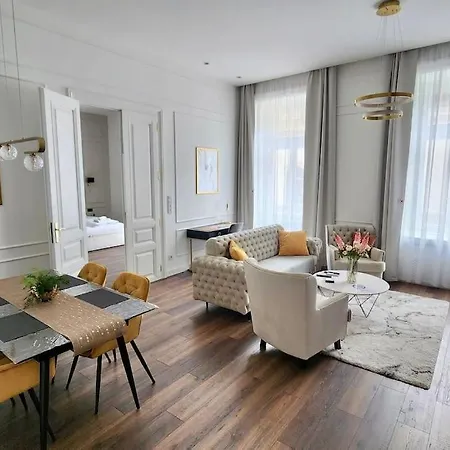 Chic 21 * Budapest